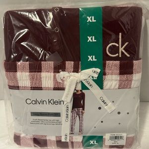Calvin Klein 2-piece long sleeve pants set.